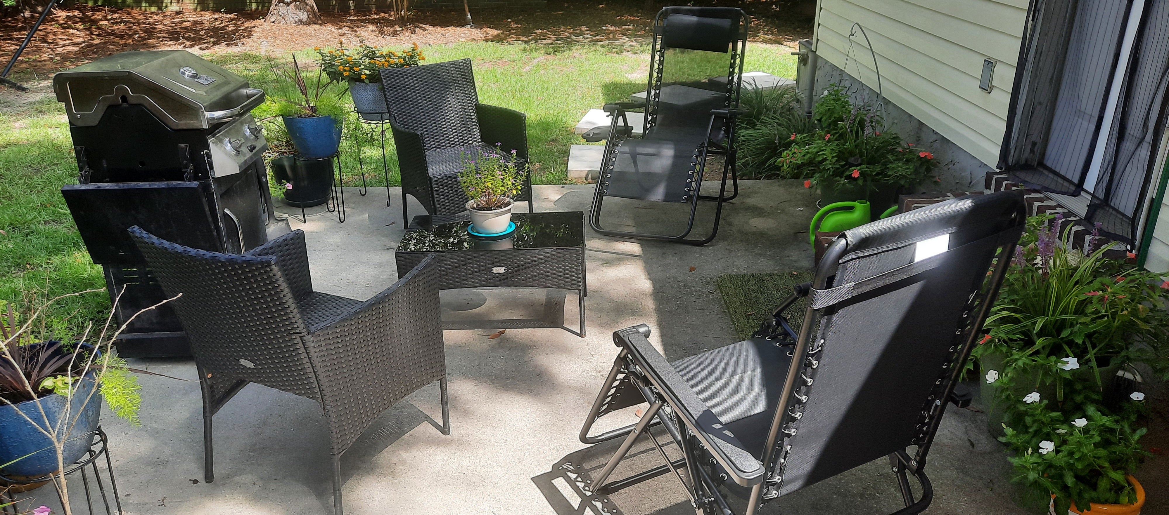 Zero Gravity Lounge Chairs